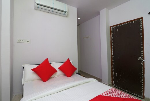 OYO 29590 Hotel Delicios