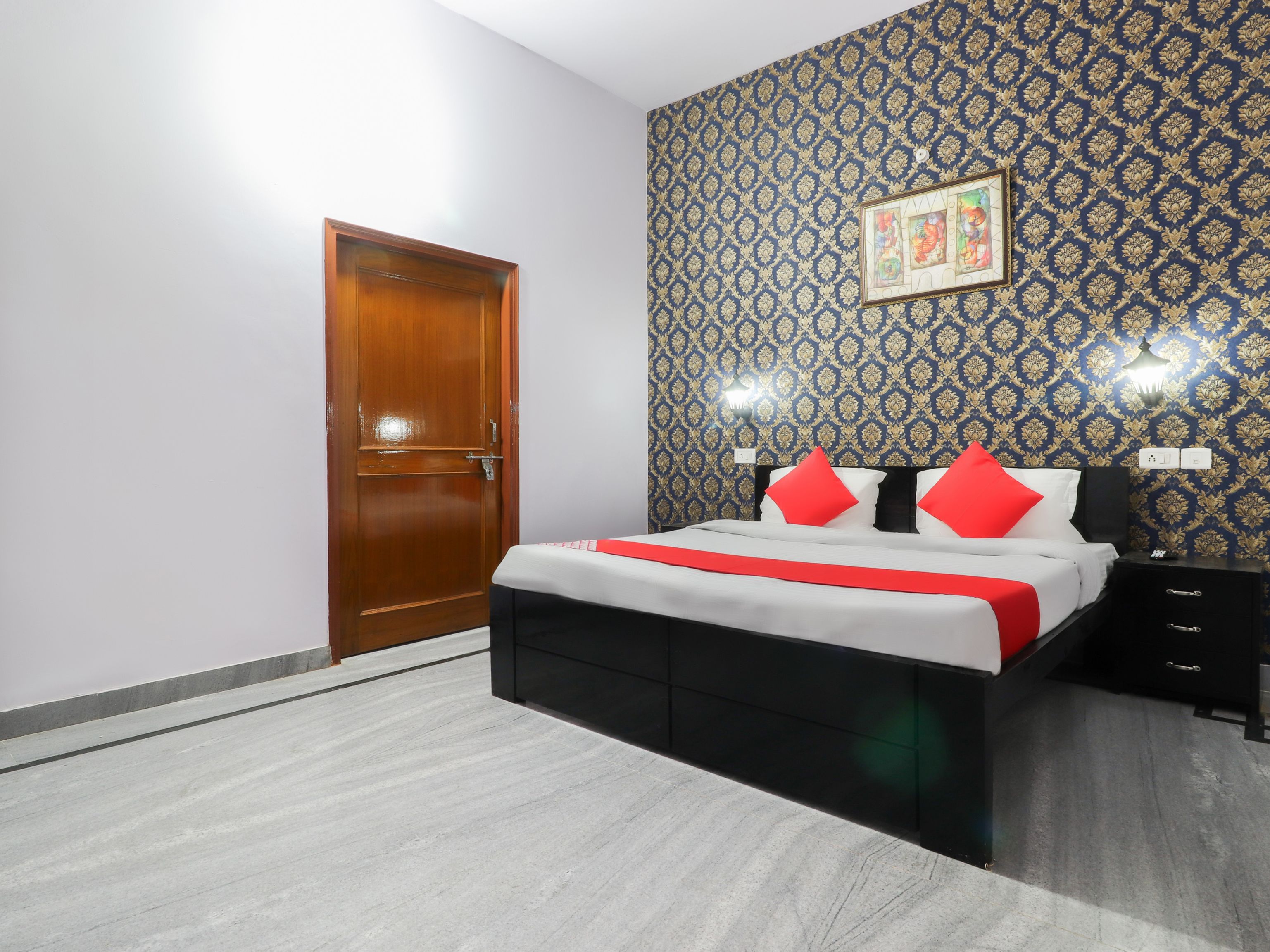 Oyo 46299 Shining Inn Lucknow Use Code Oyopaynow To Avail Extra
