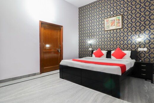 Oyo 46299 Shining Inn Lucknow Use Code Oyopaynow To Avail Extra