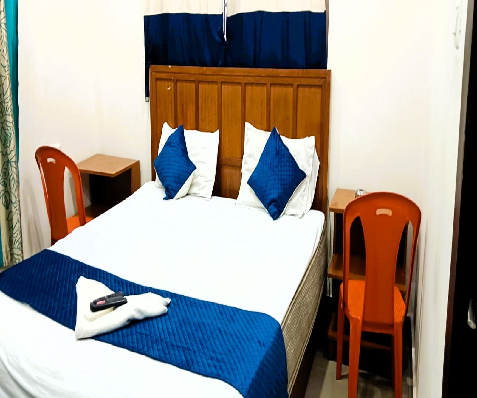 Adhikari Guest House Saltlake Sector II     - Tap to explore photos