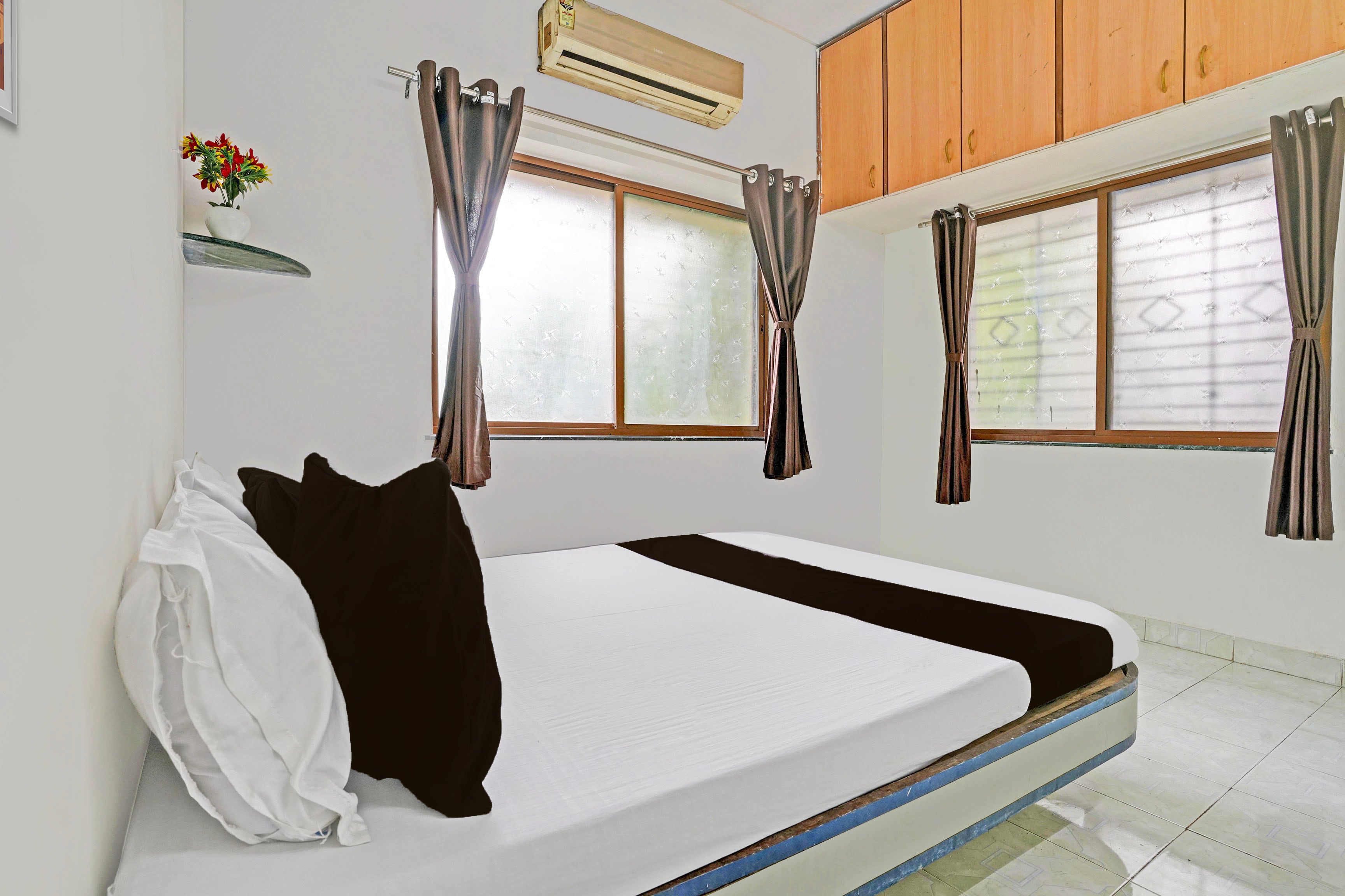 Hotel O 826458 Hotel shivshakti - Tap to explore photos