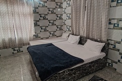 The Lal Punjabi Stay | 100m from Saryu Ghat, Ayodhya