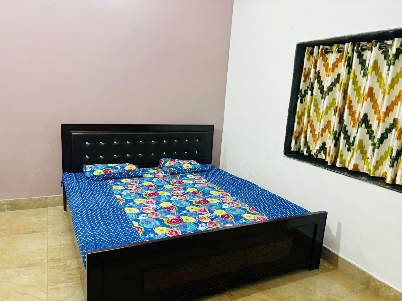 Shukla guest house - Tap to explore photos