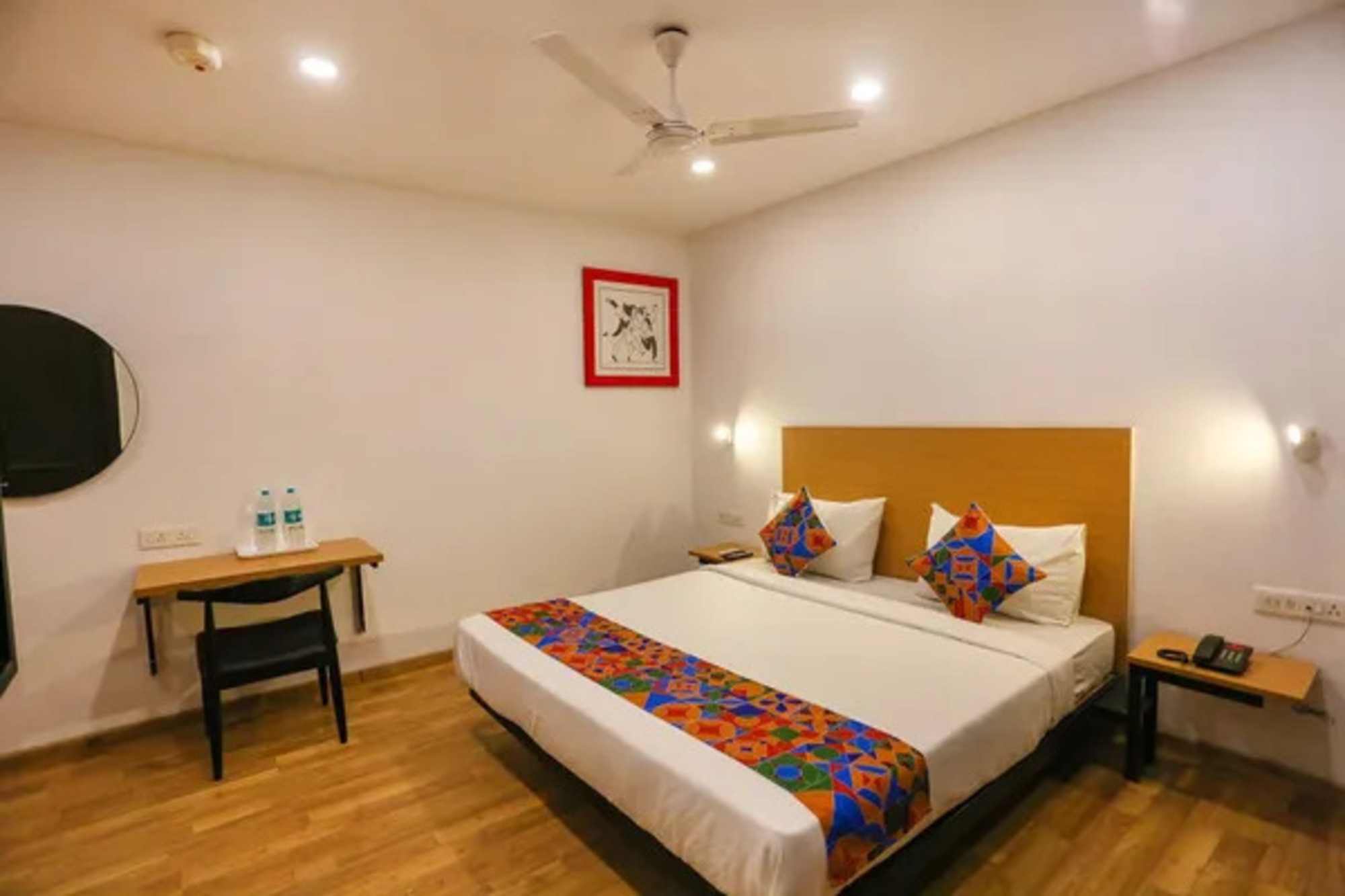 FabHotel Sharveen Classic Inn 2