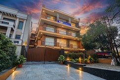 FabHotel Grihum, Noida