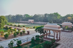 Umaid Palace - A Lakeside Resort - 25 minutes to Mehandipur Balaji & Chand Baori Abhaneri, Jaipur