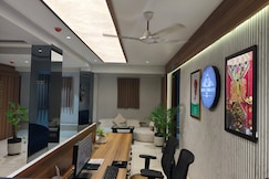 HOTEL VIBRANT INN, Gandhinagar