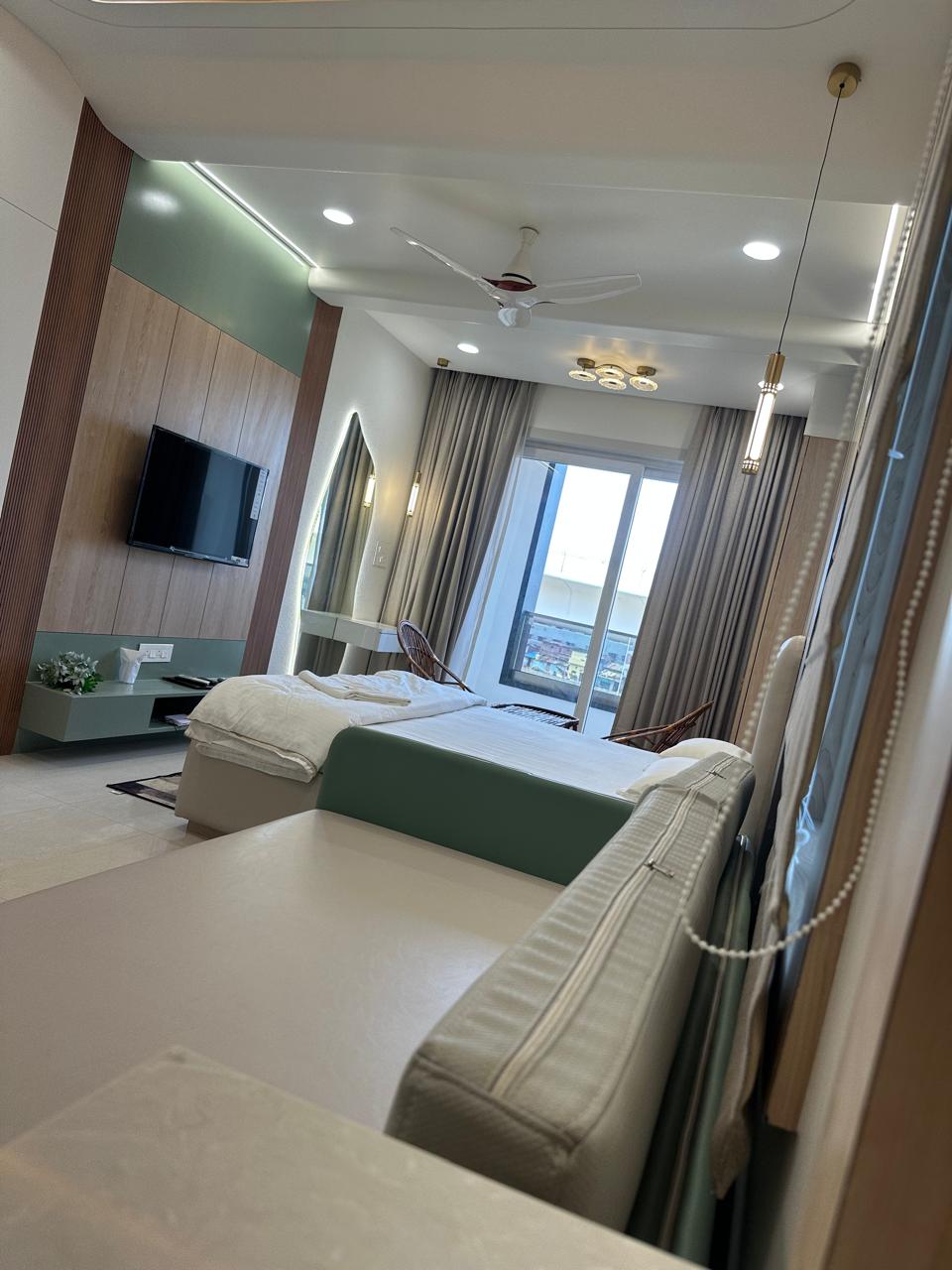 KING SUITE 1