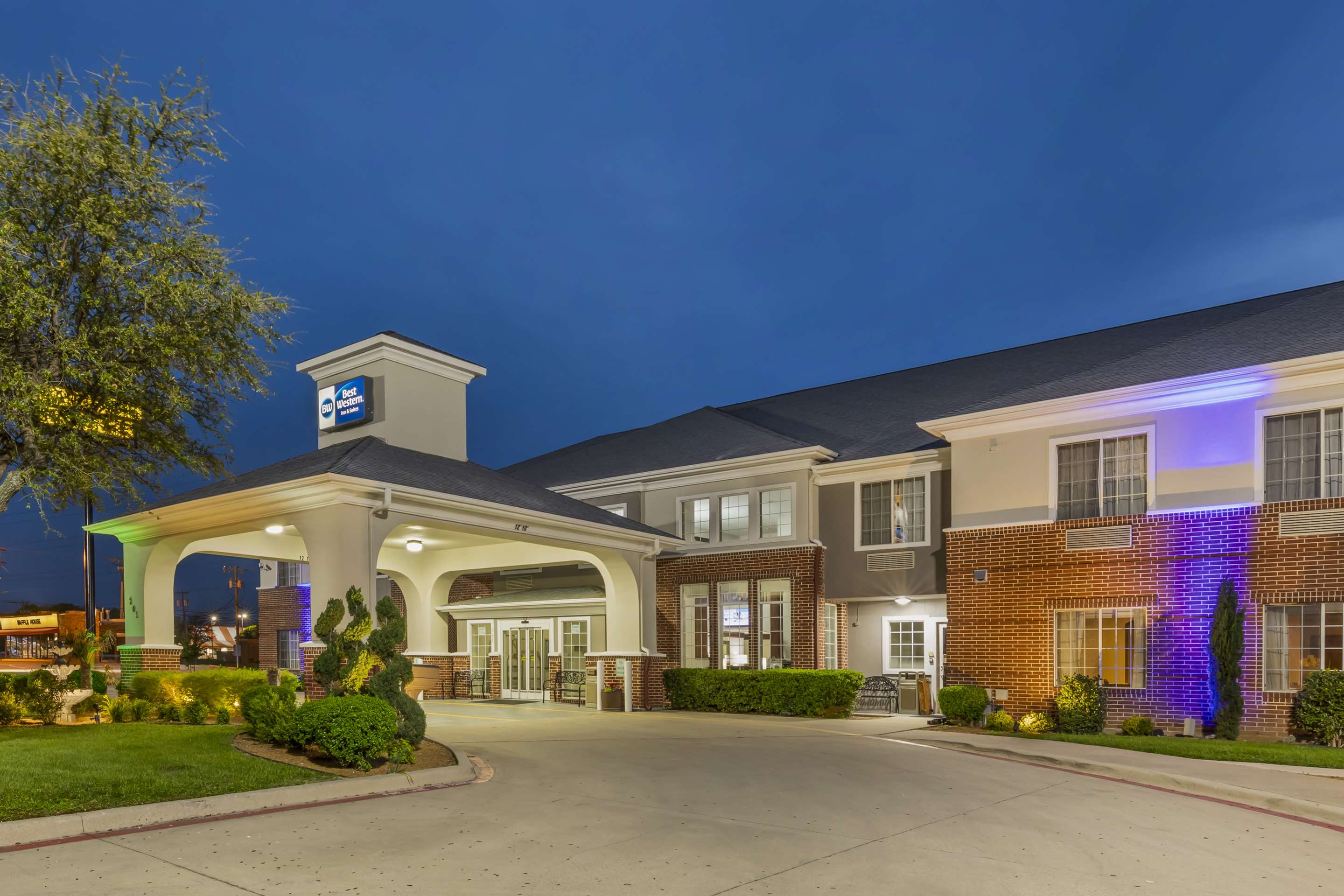 Best Western Fort Worth Inn & Suites - Tap to explore photos