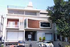 Shiva Family Lodging, Shegaon