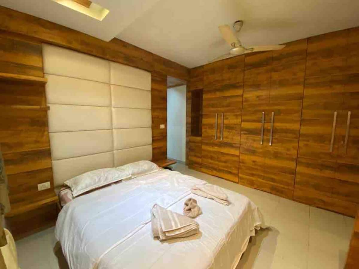Kolkata private bedroom in south city - Tap to explore photos