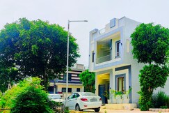 The Venetian 2 BHK homestay 400m opposite Airport Amritsar, Amritsar