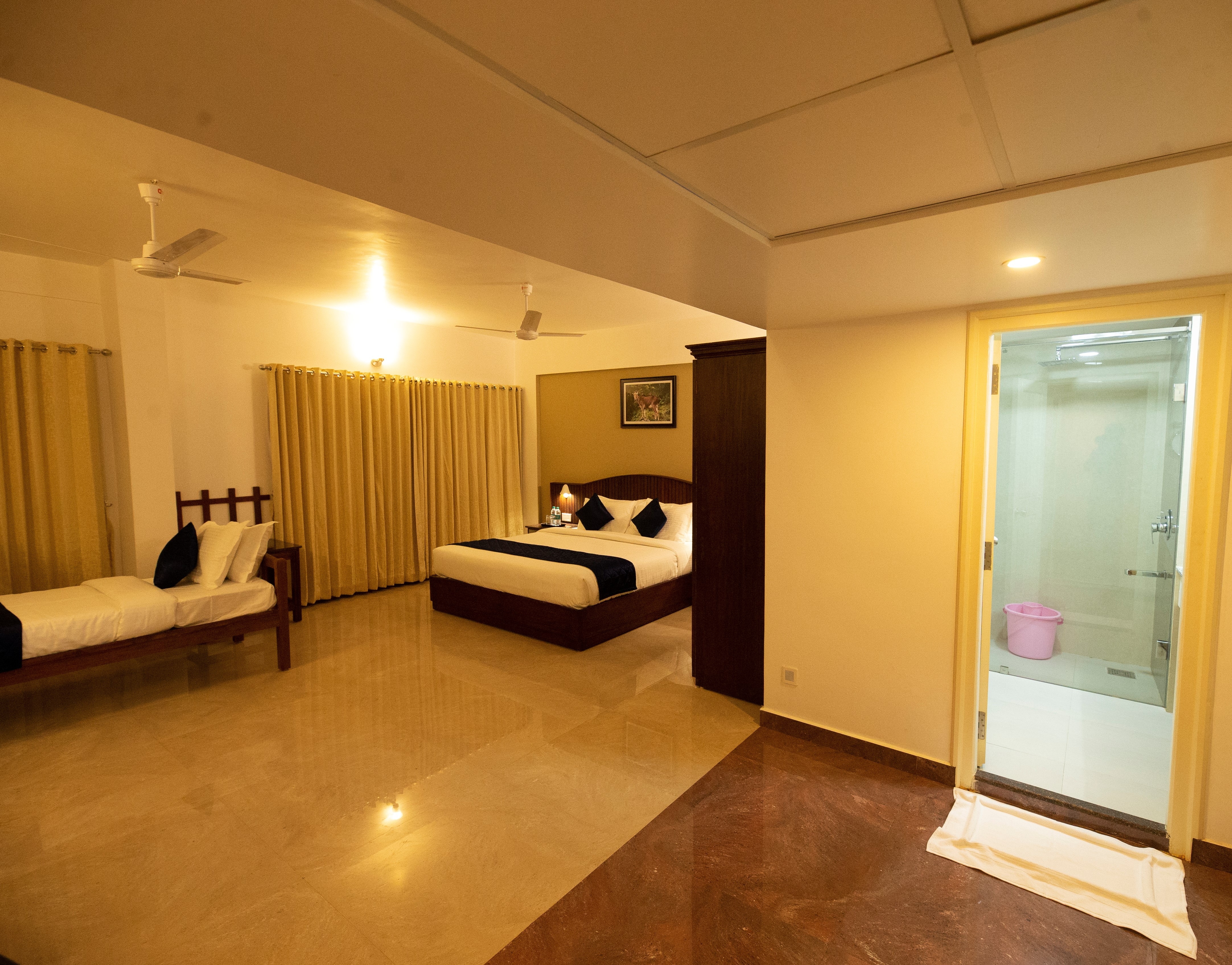Hotel Guruvayur Darshan - Tap to explore photos