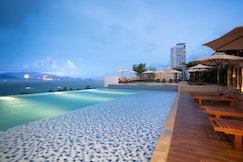 Vinpearl Beachfront Nha Trang, Cam Lam