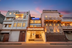 FabHotel Shivkashi Inn Nr. Dasaswamedh Ghat, Varanasi