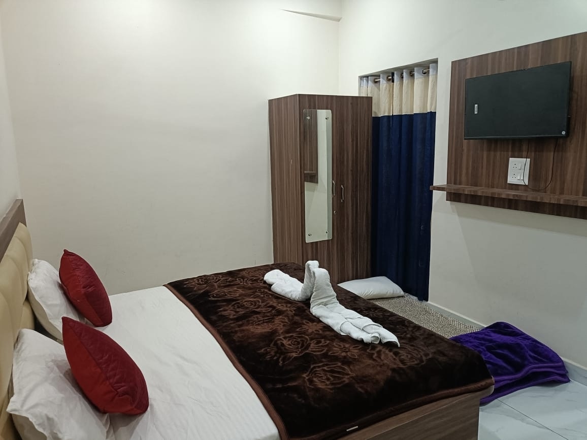 Hotel Lucky Guest House - Tap to explore photos