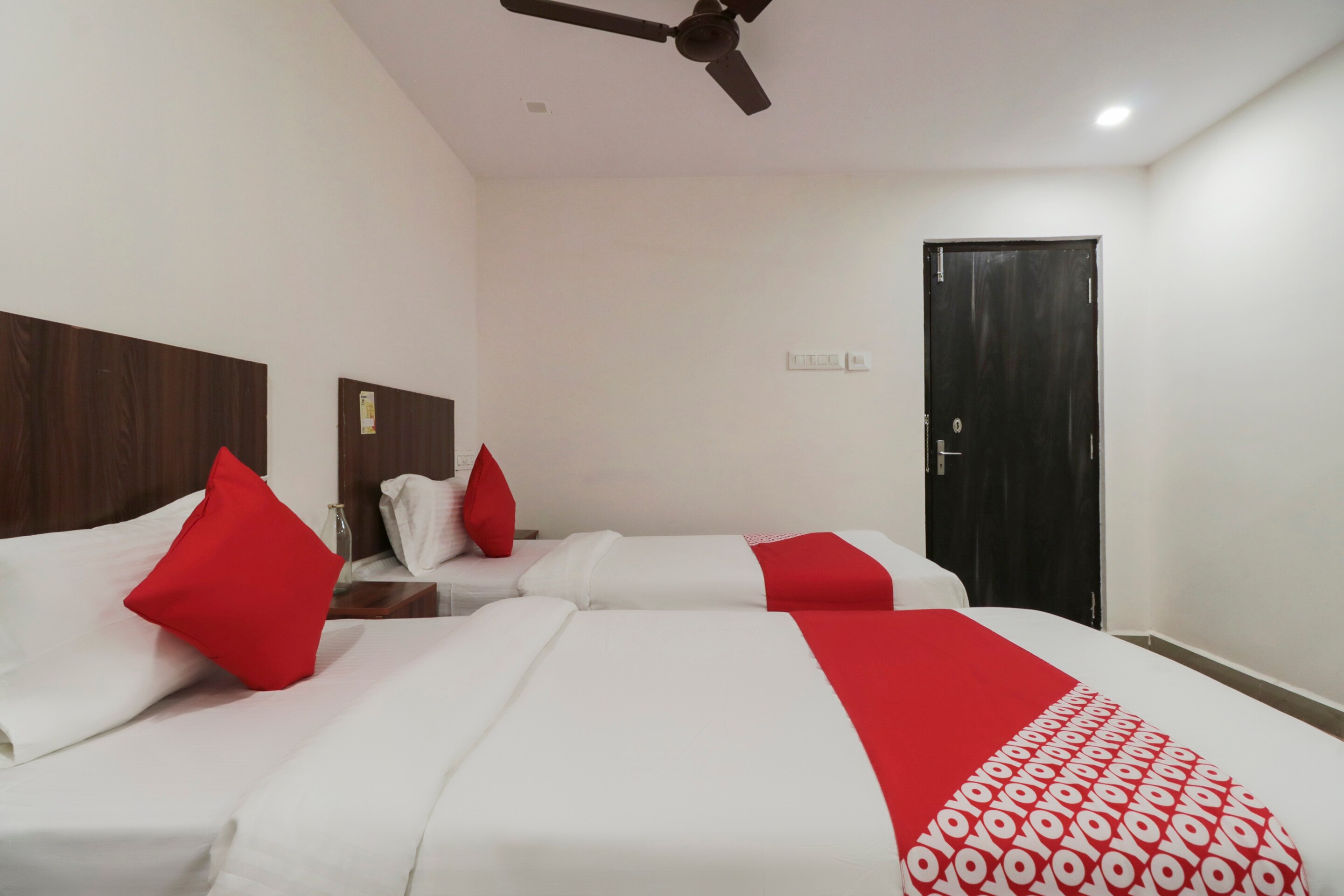 Super Hotel O Akshaya Elite - Tap to explore photos