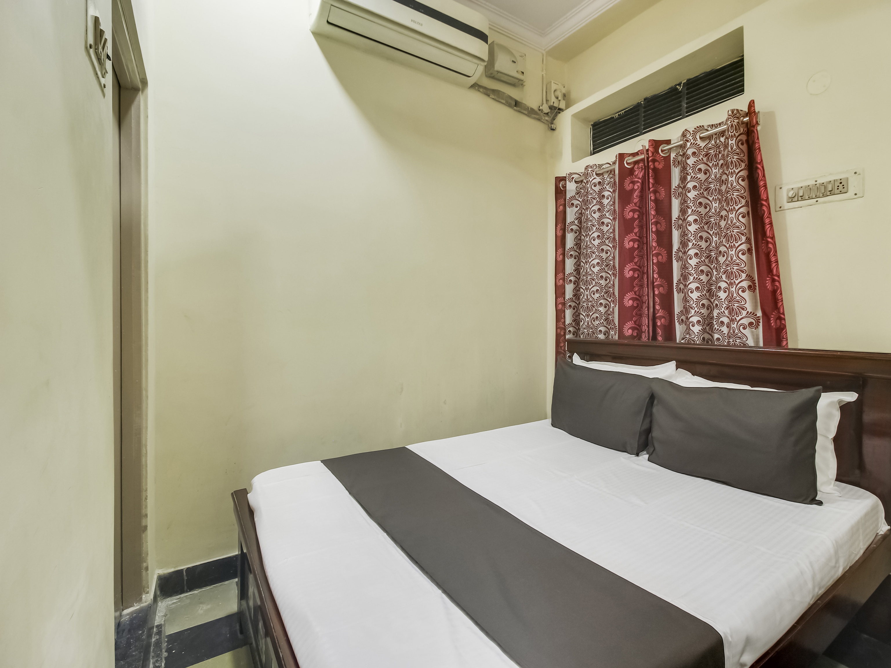Hotel O Sri Gopi Mini Guest House Near Erragadda Metro Station - Tap to explore photos