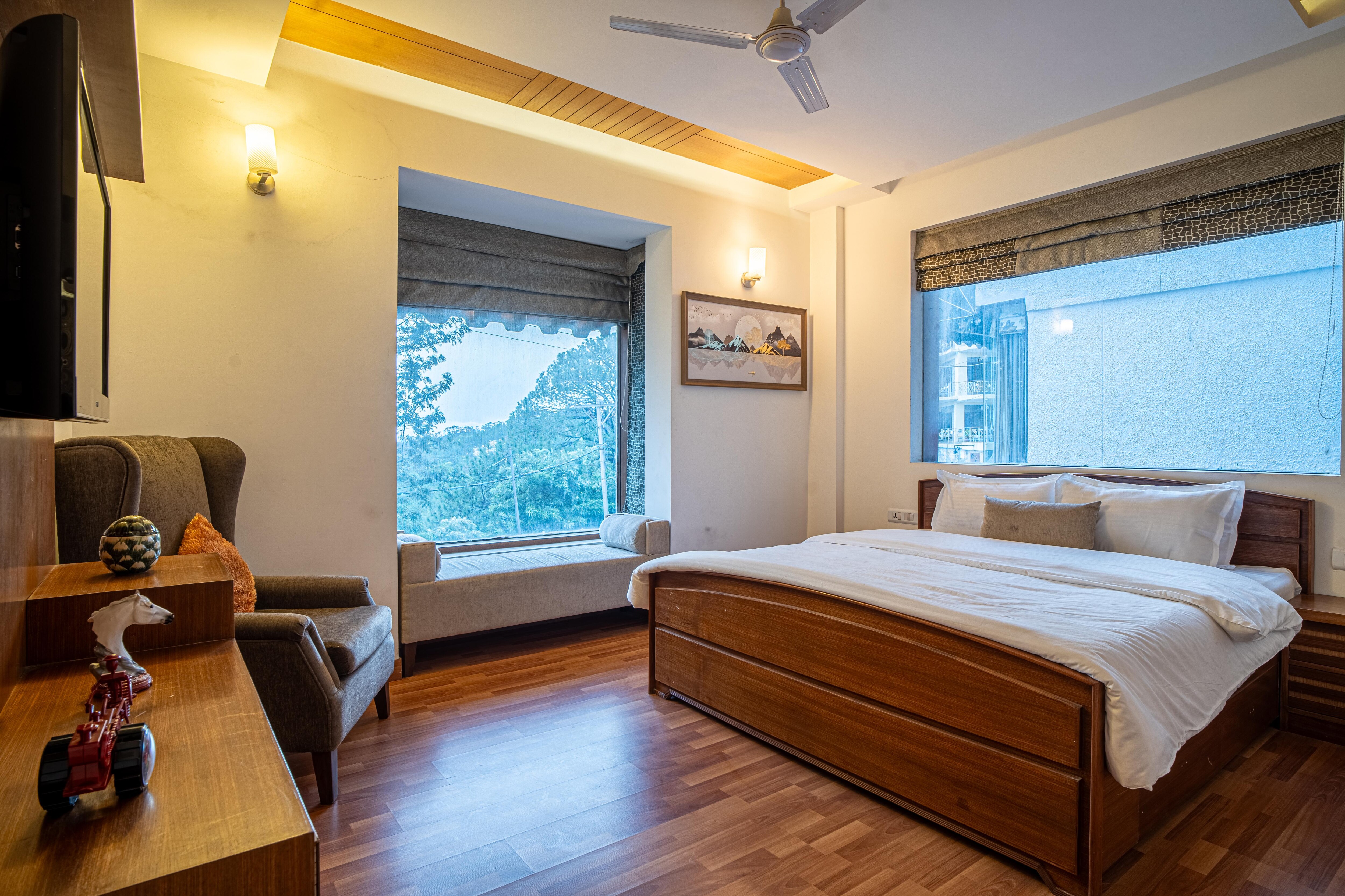 Lavish 3bhk Apartment near Mall road Kasauli - Tap to explore photos