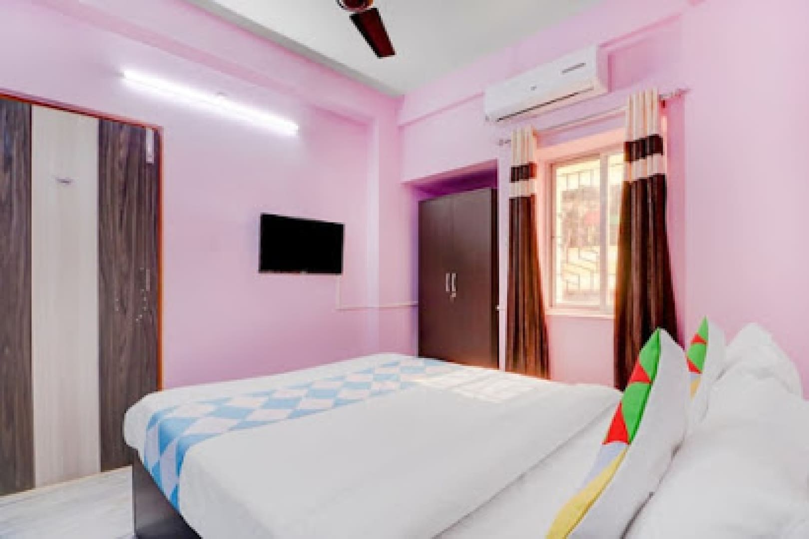 Rajlaxmi Guest House Santoshpurr - Tap to explore photos