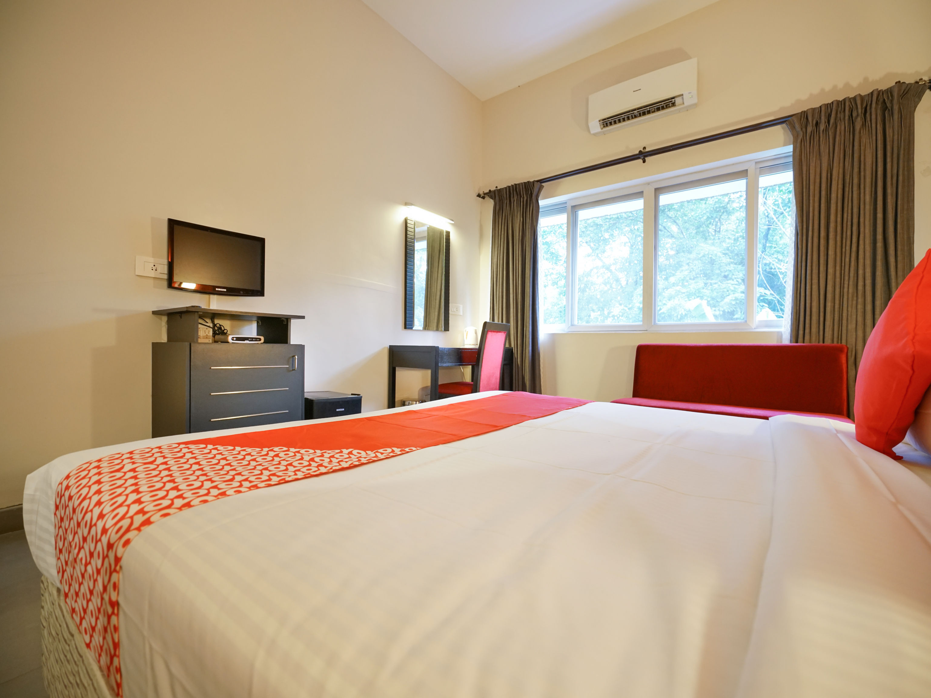 Super Townhouse Mookkannoor Tourist Home - Tap to explore photos