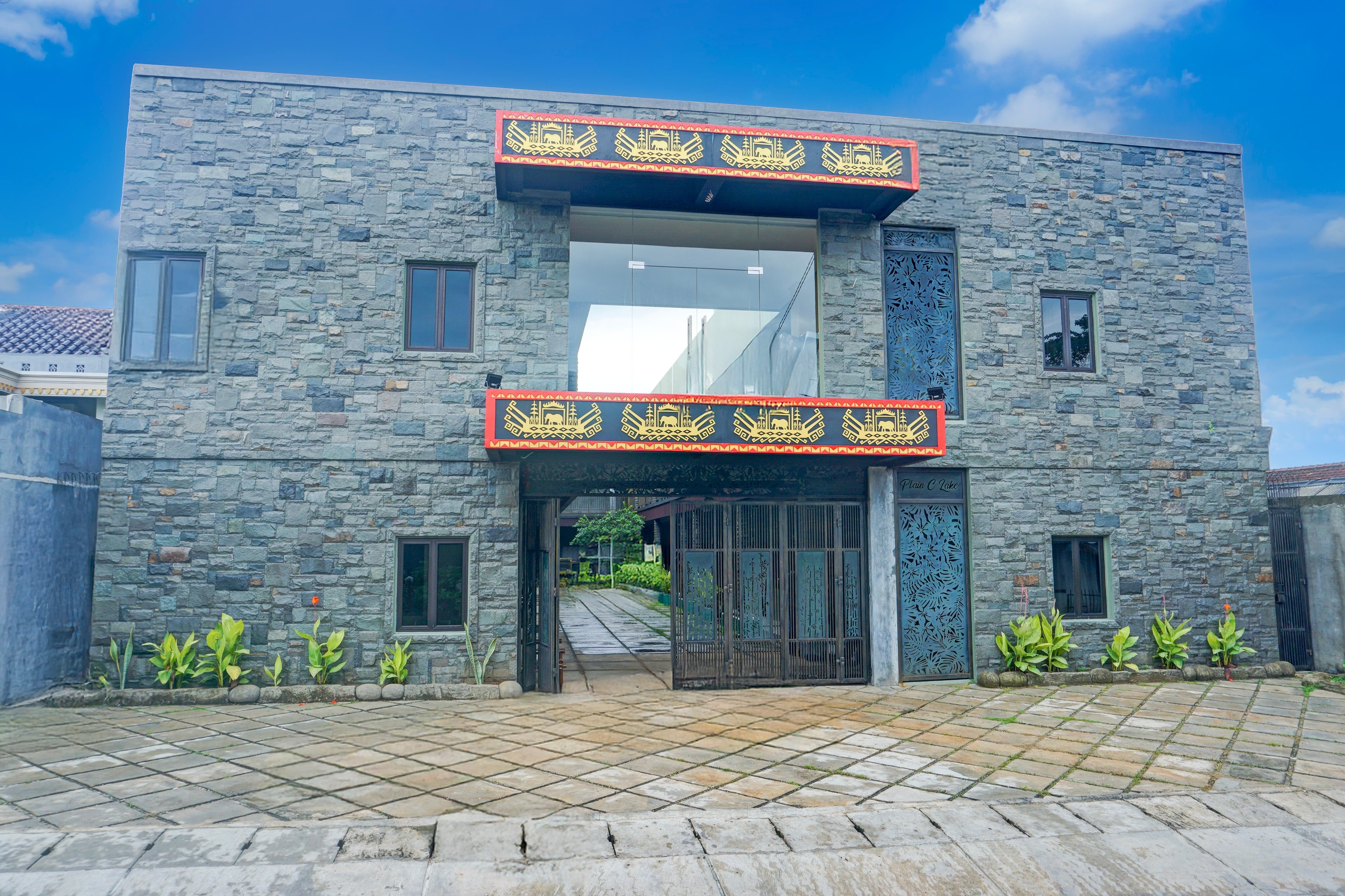 Hotel O Kedaton Near Rumah Sakit Advent Bandar Lampung Formerly Hotel Plain C Lake - Tap to explore photos