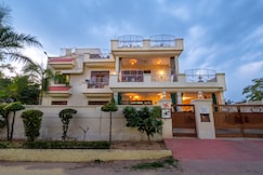 Shades of Winter - A Modern Chic 3BHK Apartment, Jaipur