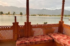Wangnoo Paradise Heritage Houseboats, Srinagar