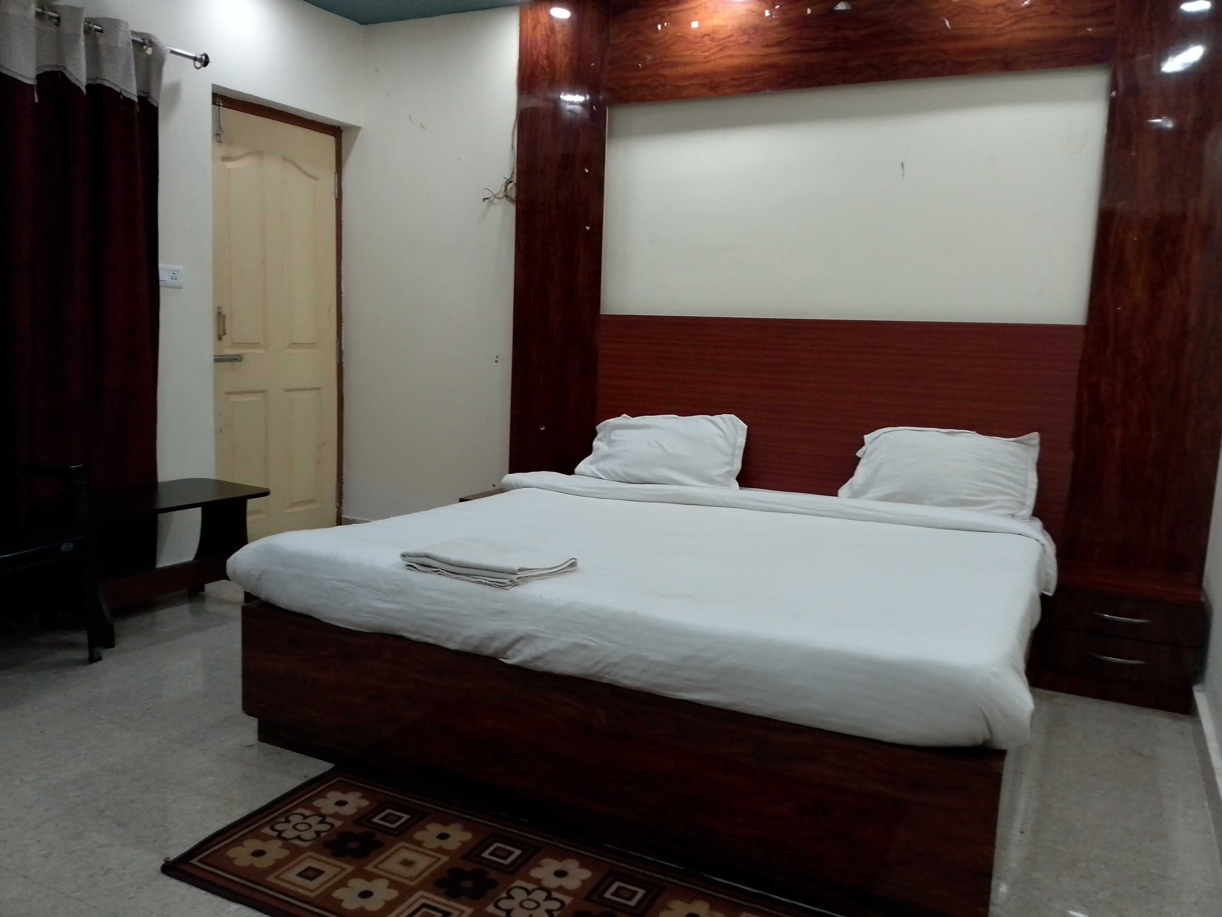 Hotel O Ganpat - Tap to explore photos