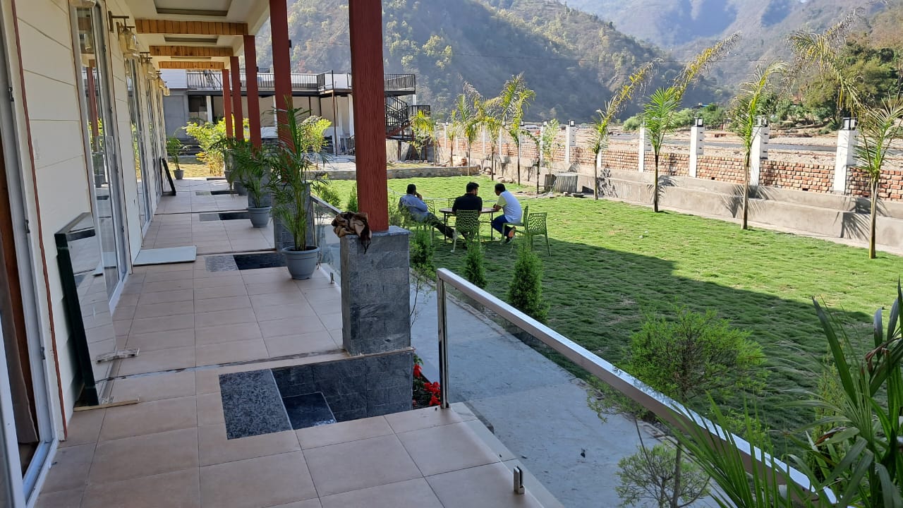 Qcent Woods Spa Resort Rishikesh - Tap to explore photos