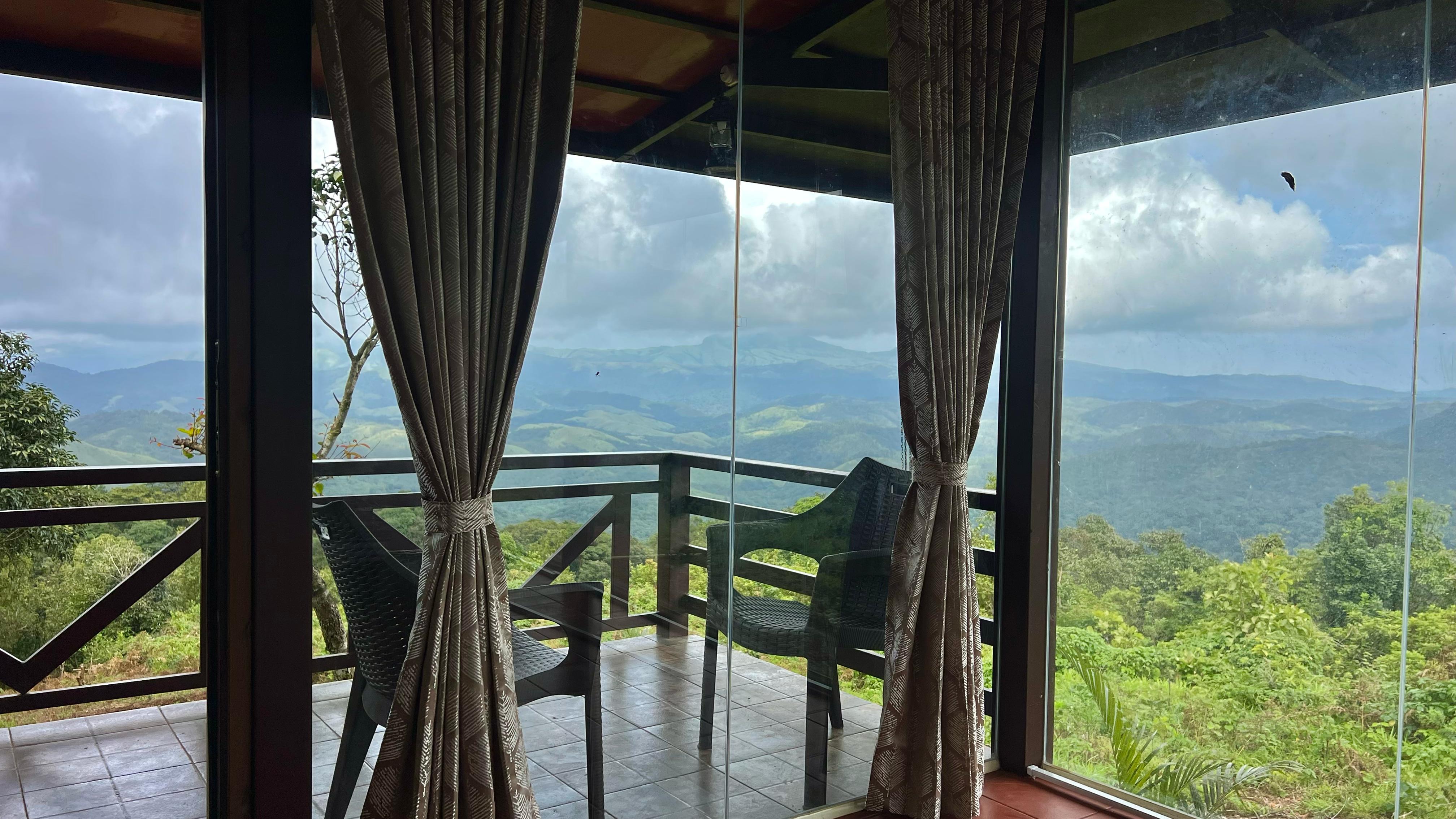 Maddys Mountain villa - Tap to explore photos
