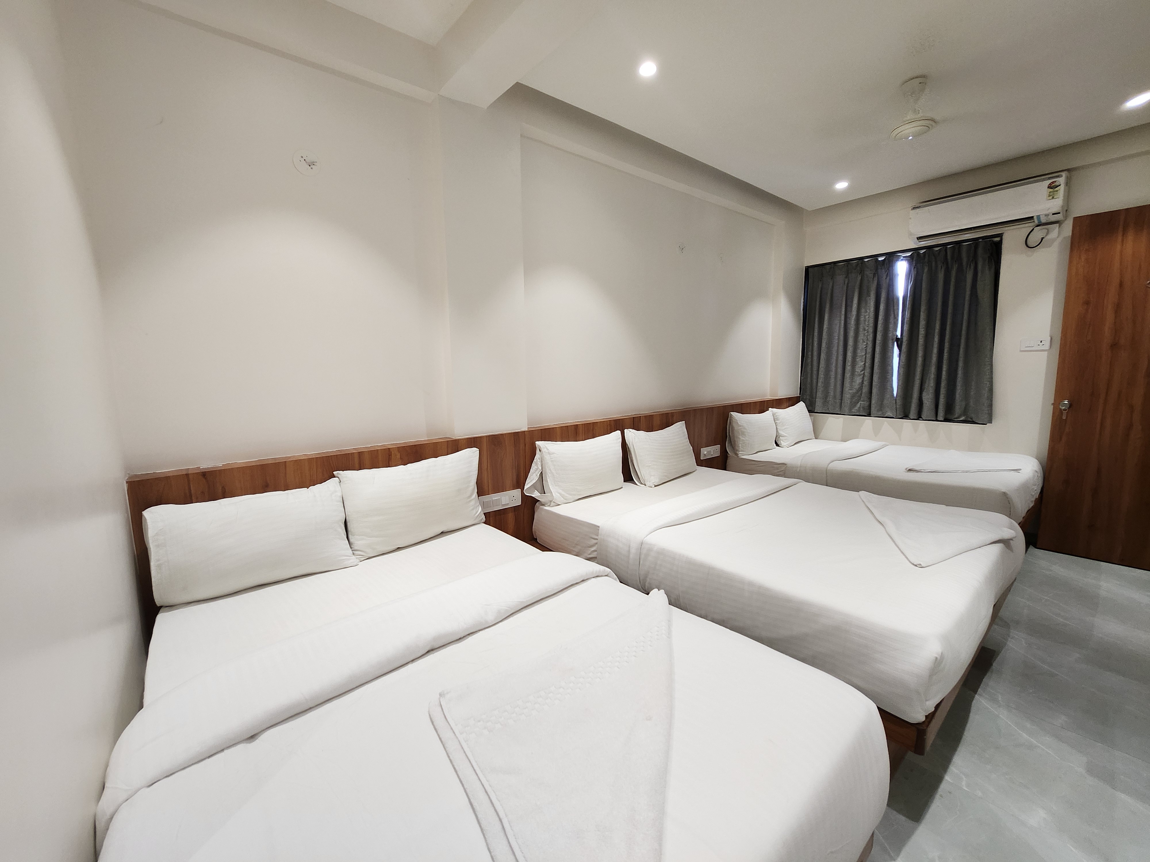 HOTEL RUDRAKSH
