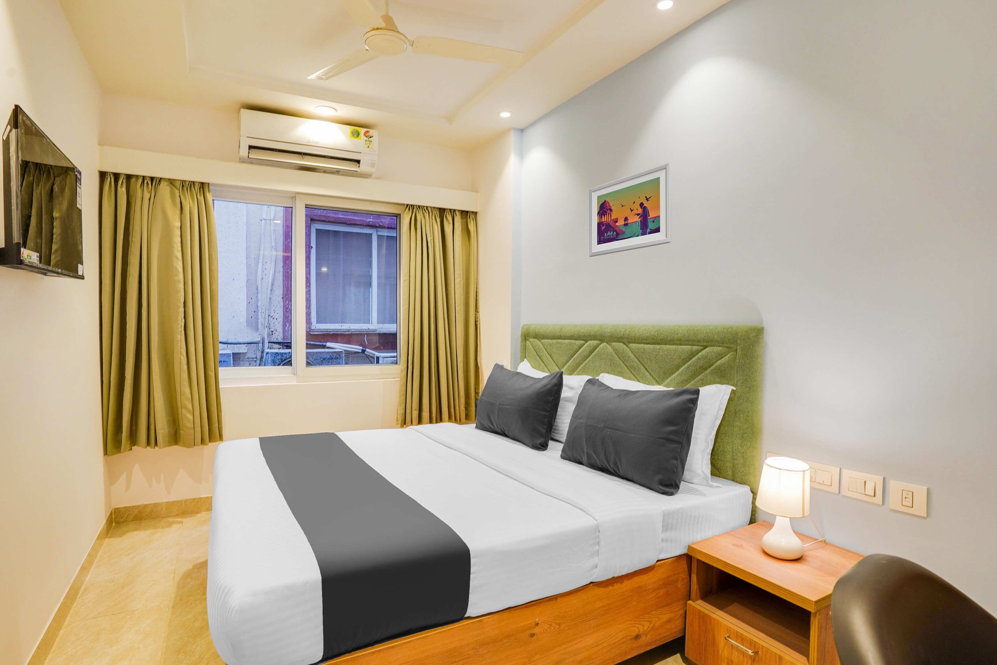 Super Townhouse ITPL Near Prestige Shanti Niketan - Tap to explore photos
