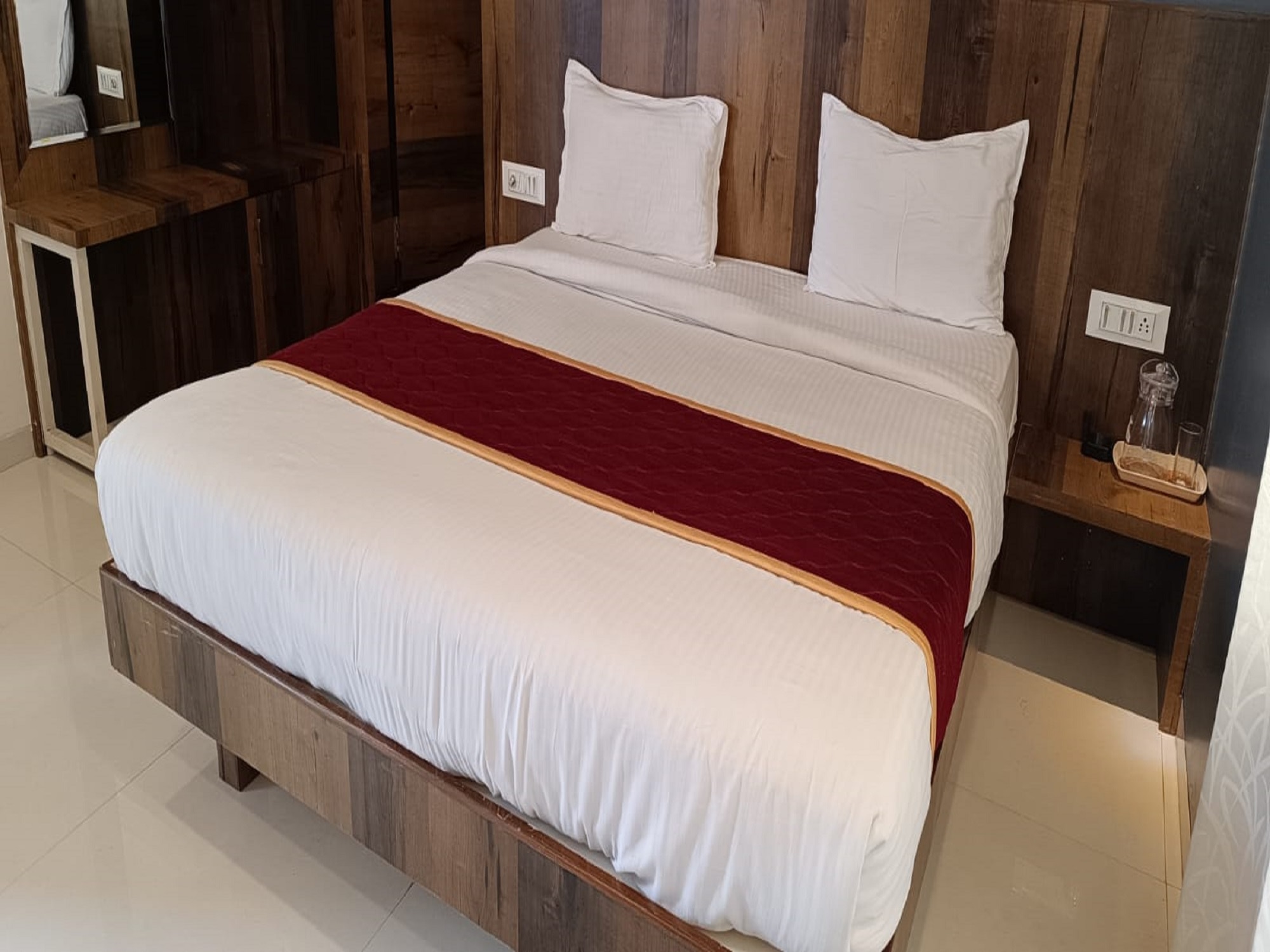 Hotel Mahalaxmi Inn - Tap to explore photos