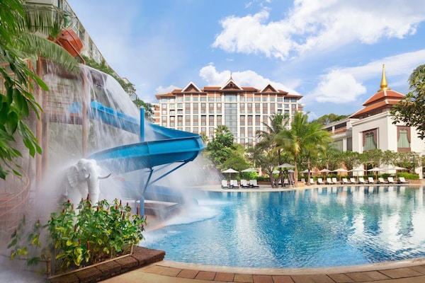 Shangri-La Hotel Chiang Mai - Tap to explore photos