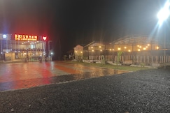 Drishyam Hotel & restaurant, Waraseoni