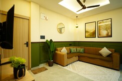 The Green Nook | Romantic 1BHK Retreat | Smart TV & Parking, Indore