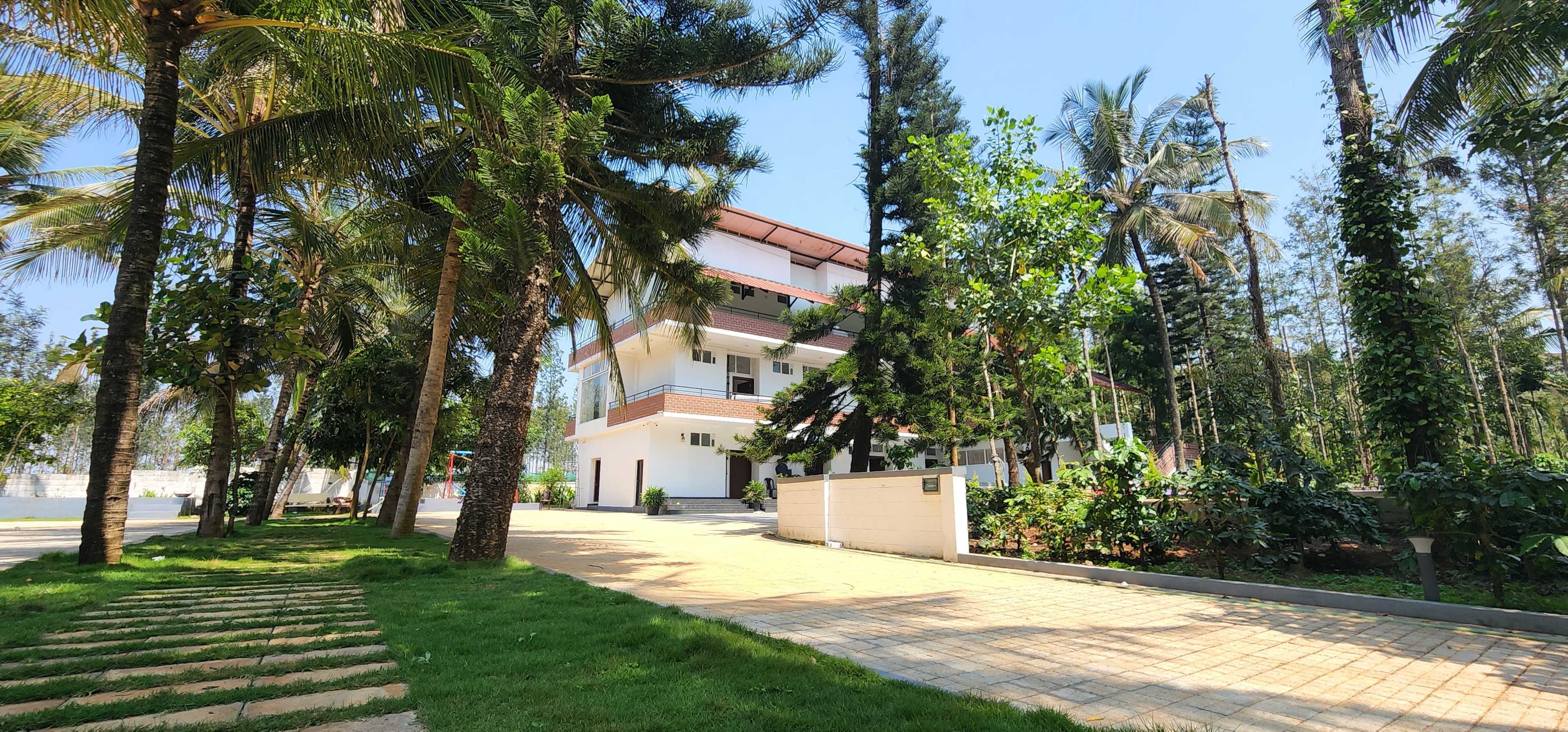 Mazra Guest House - Tap to explore photos