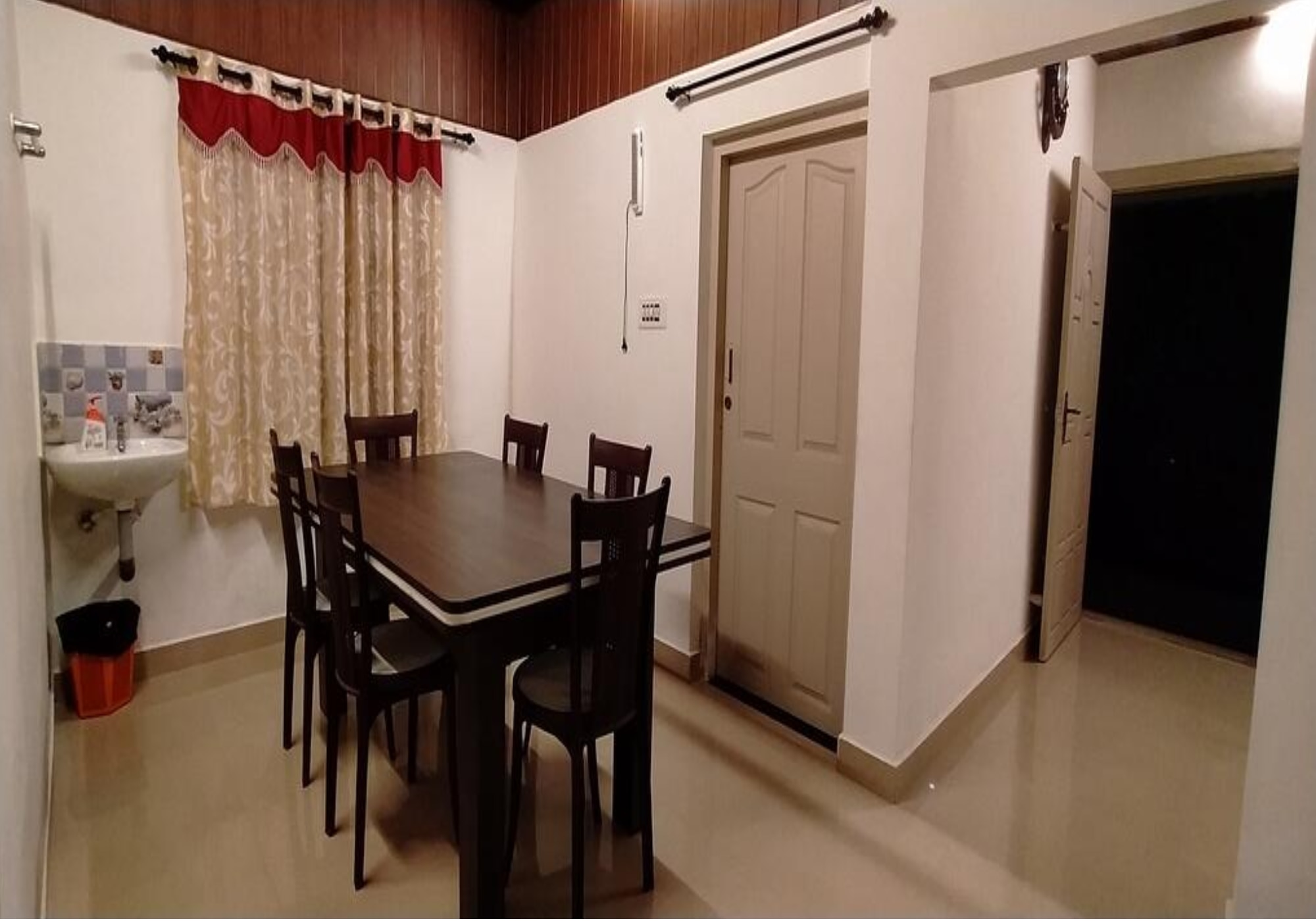 Leeland Homestay - Tap to explore photos