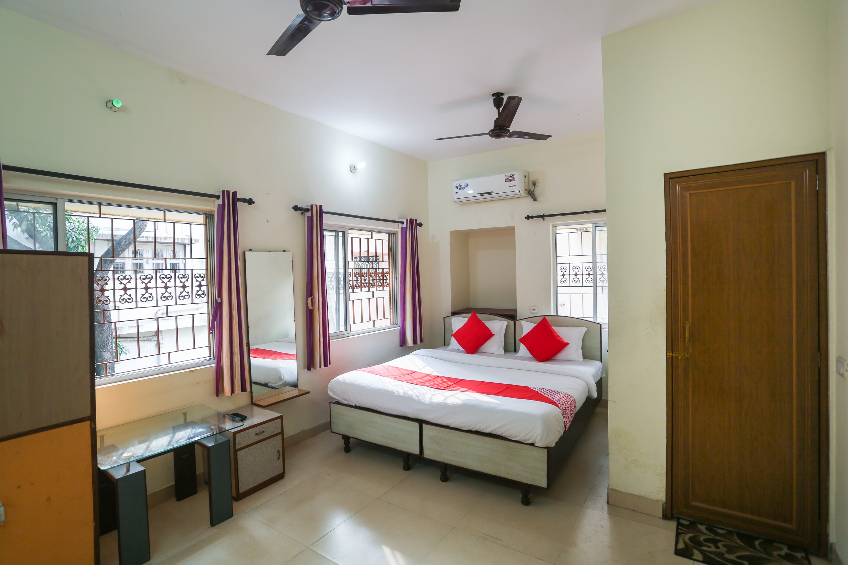 Hotel O Saga Guest House - Tap to explore photos