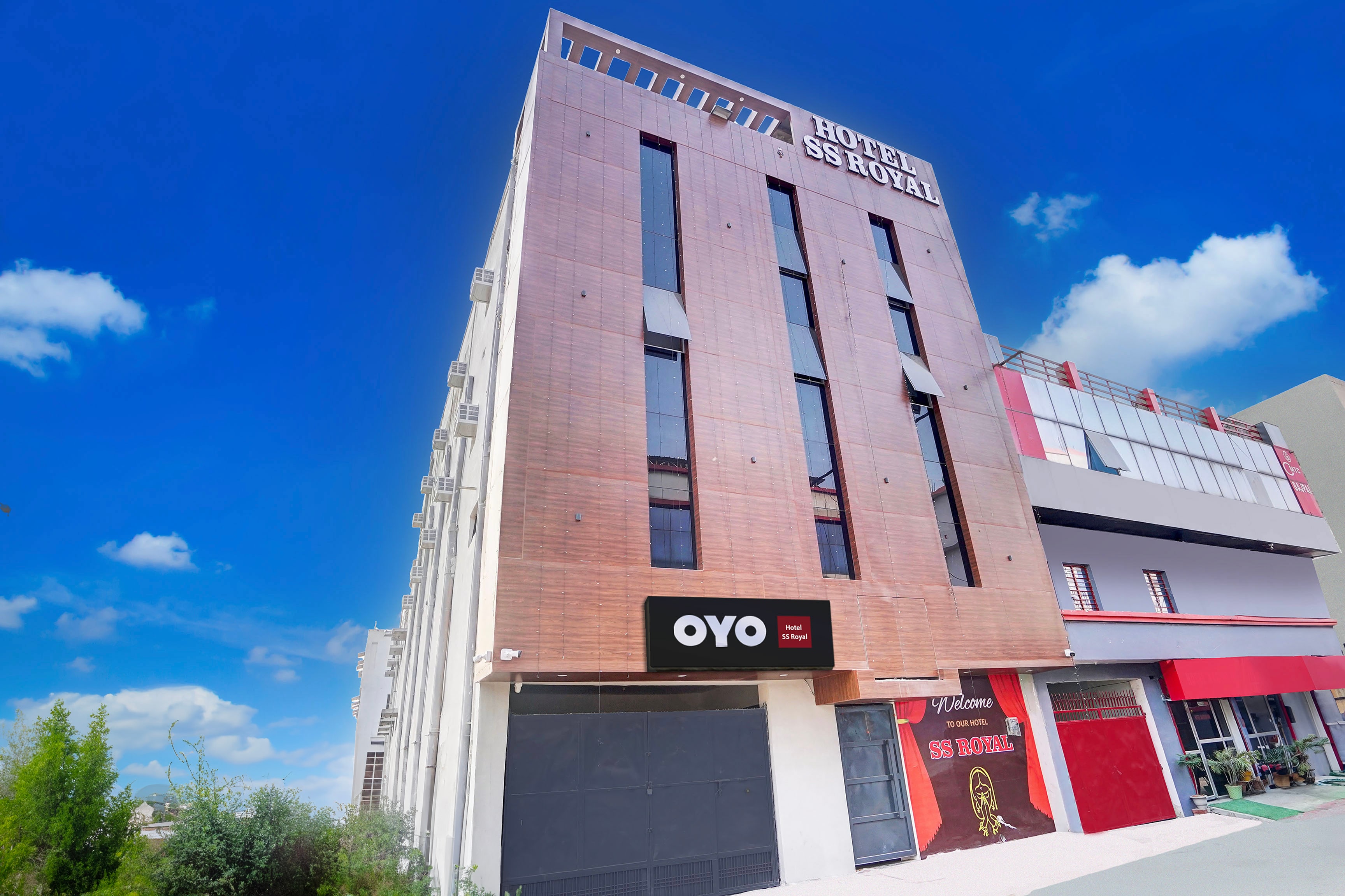 OYO 830390 Hotel SS Royal - Tap to explore photos