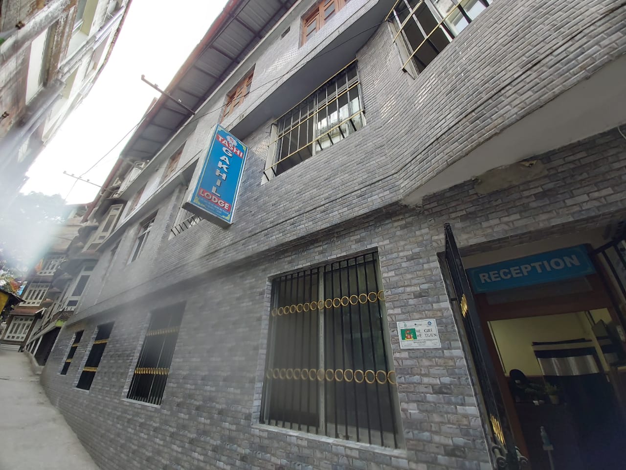 Hotel Tashi Gakhil - Tap to explore photos