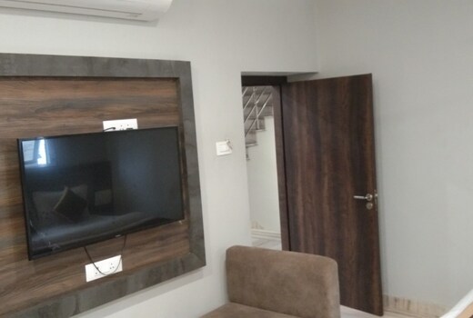 Hotel Olive Ivory