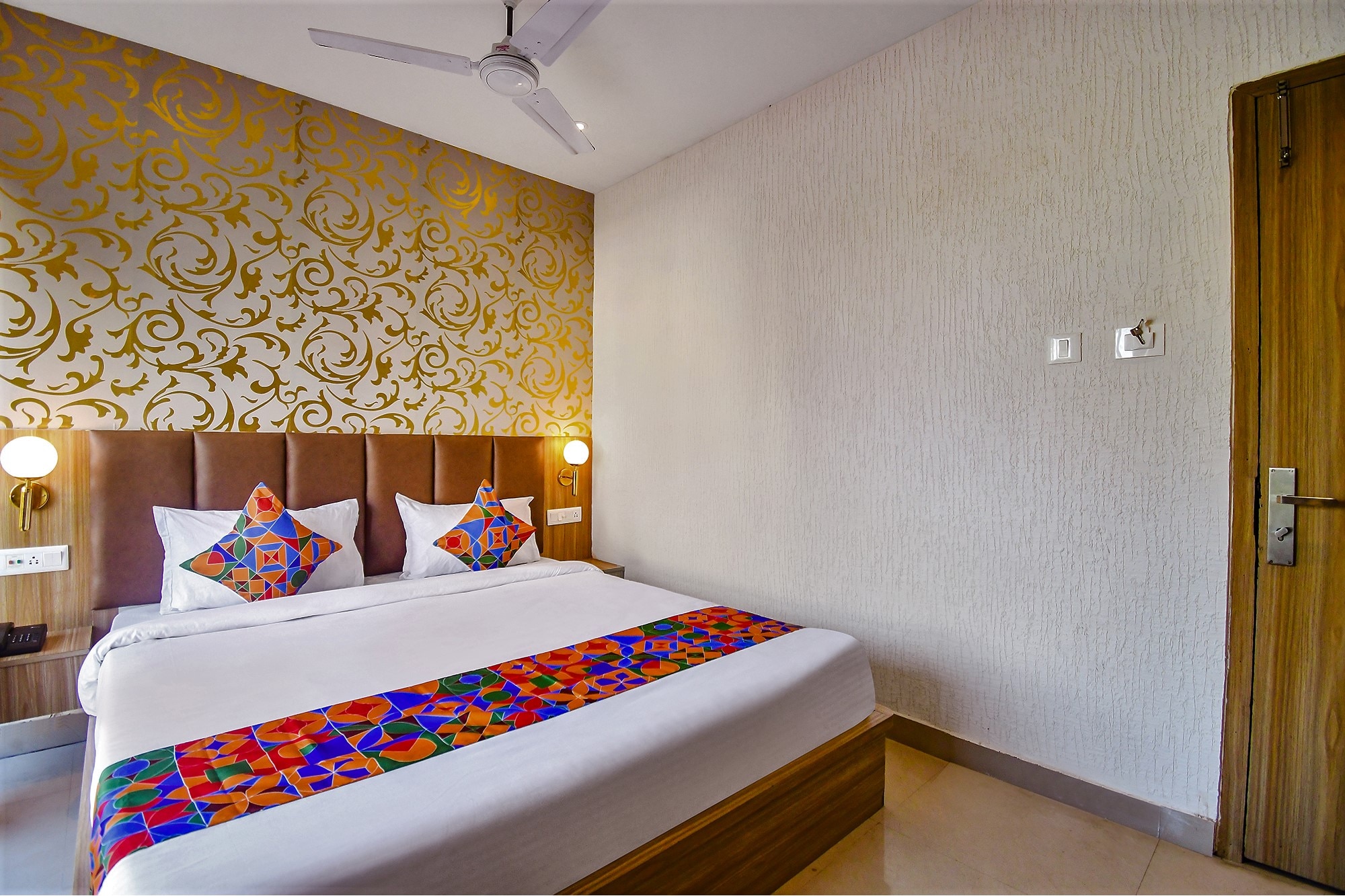 FabHotel Lake View Topsia - China Town - Tap to explore photos