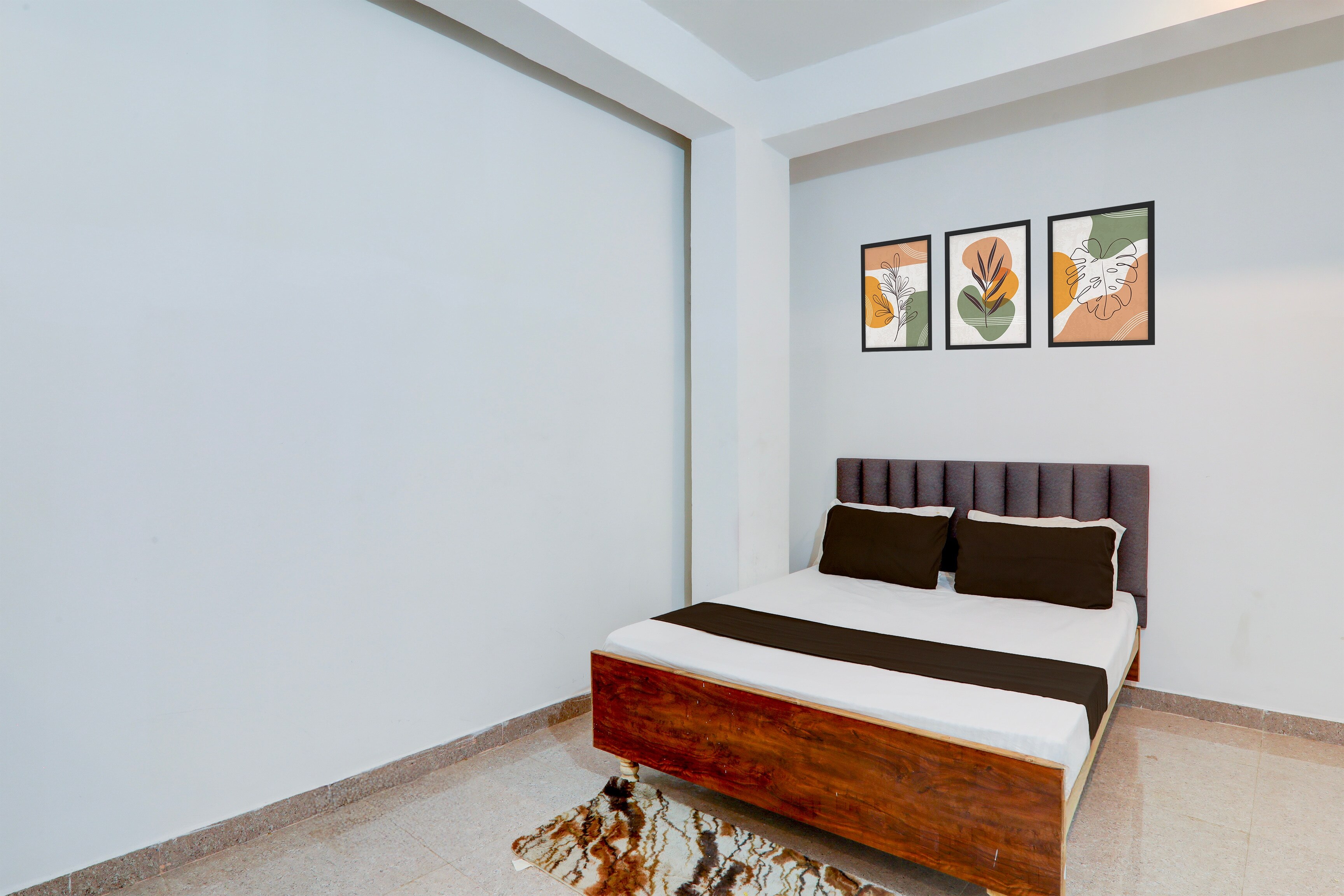 Hotel O LUXSTAY - Tap to explore photos