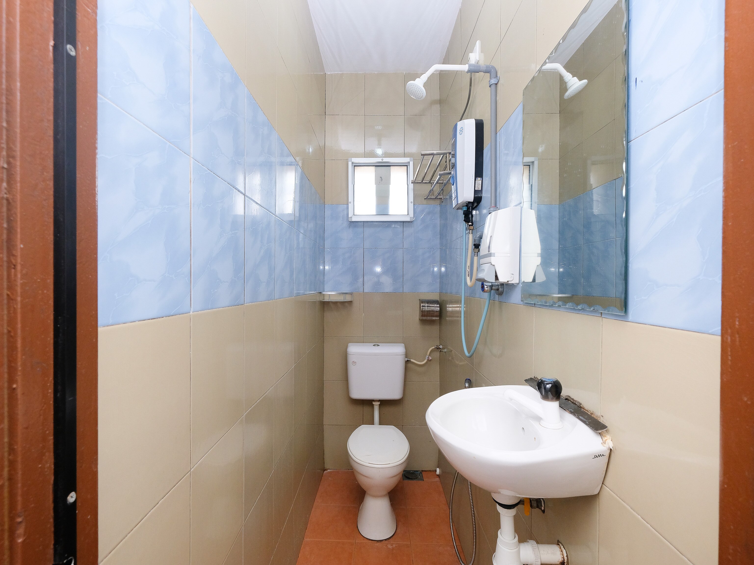 OYO 850 Gold Star Hotel - Tap to explore photos