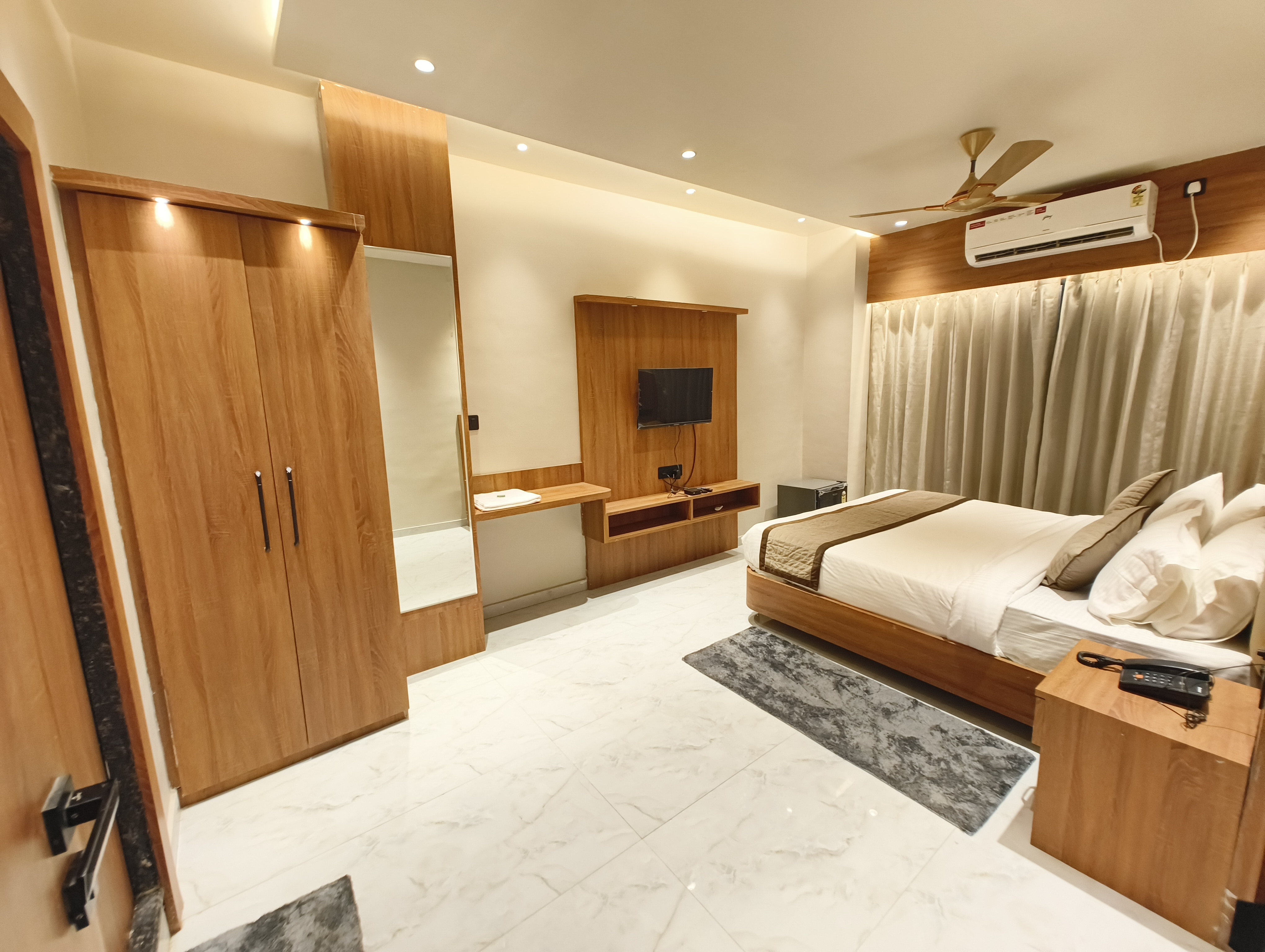 HOTEL SHREE ANNAPURNA BAIKUNTHPUR - Tap to explore photos