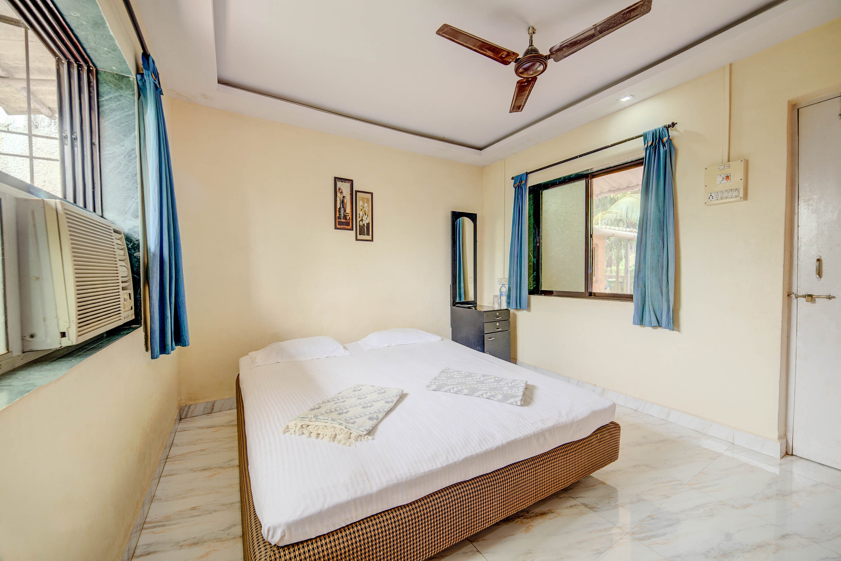 Deluxe AC room 1
