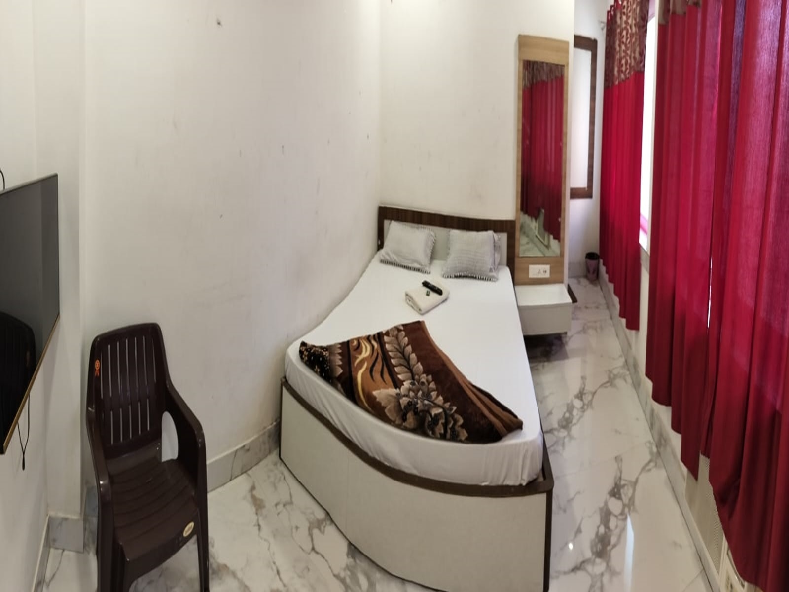 Tiwary Guest House - Tap to explore photos