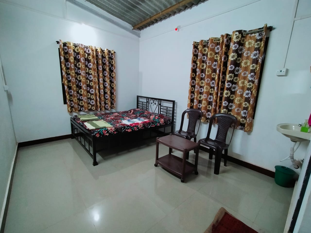 Sadanand Lunch Home and Stay - Tap to explore photos